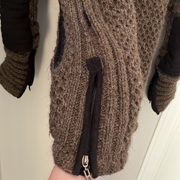 Urku Wool Coat - Picture 12 of 13